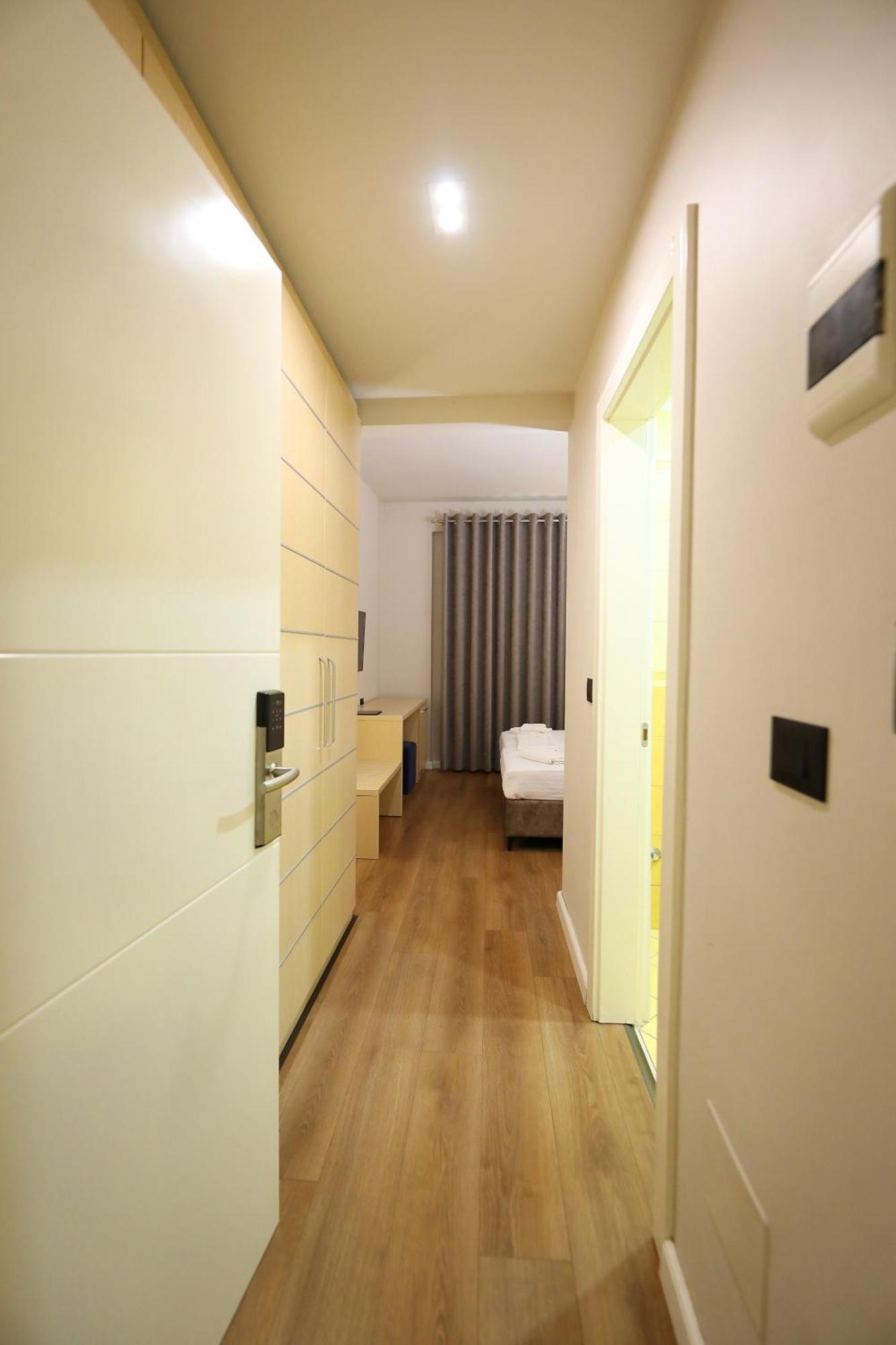 Hotel Libertas Vlorë Buitenkant foto
