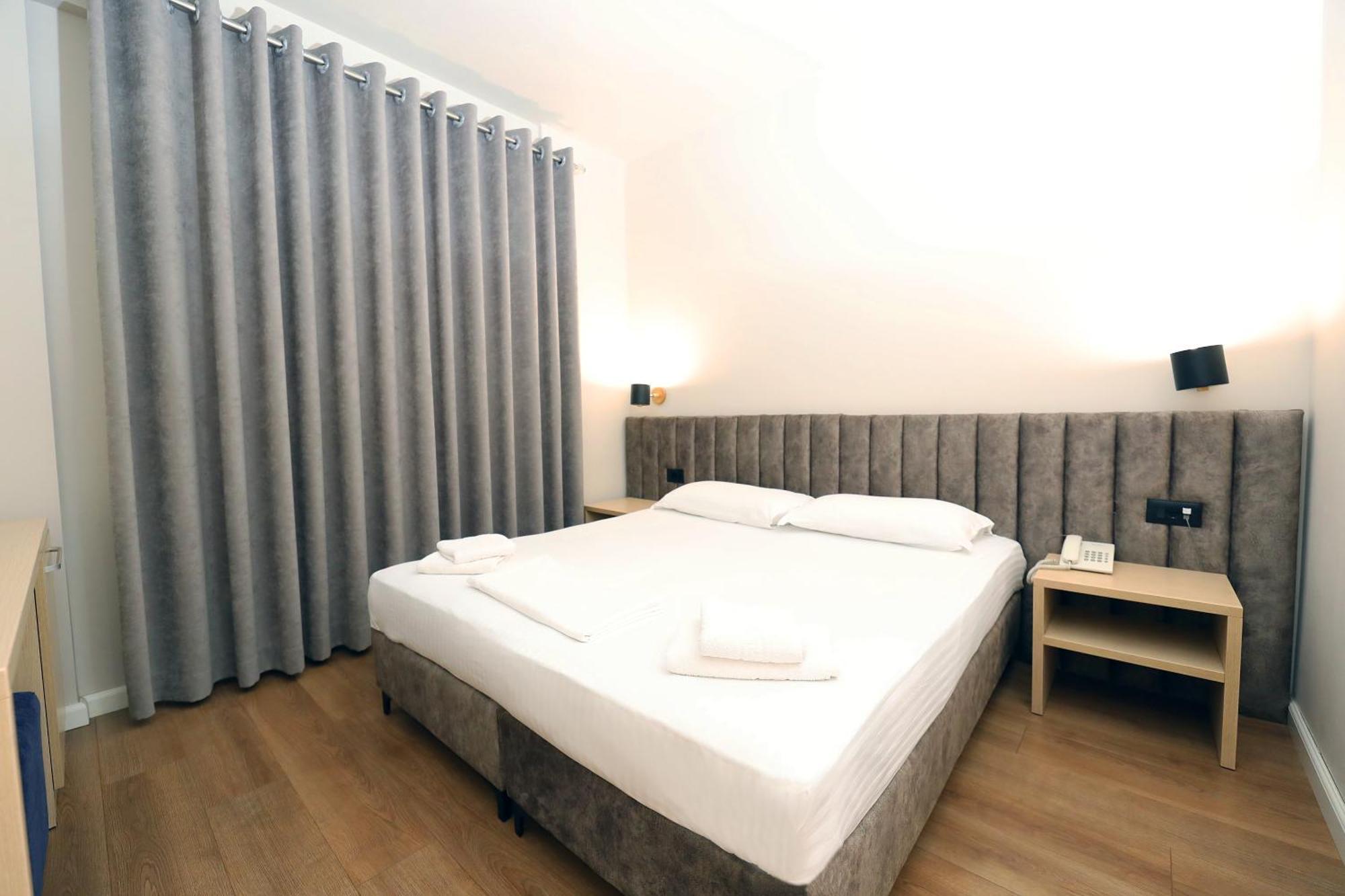 Hotel Libertas Vlorë Buitenkant foto