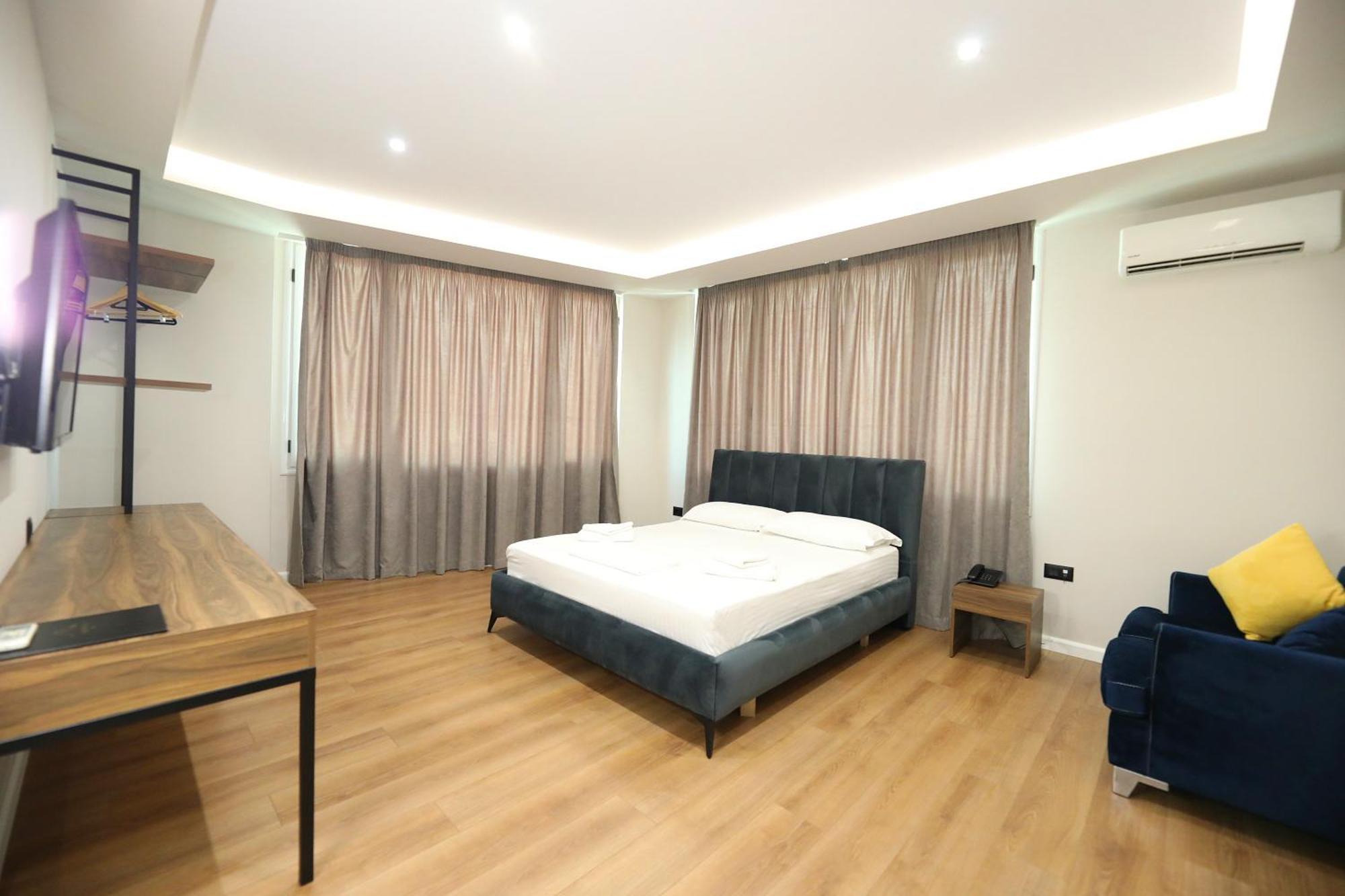 Hotel Libertas Vlorë Buitenkant foto